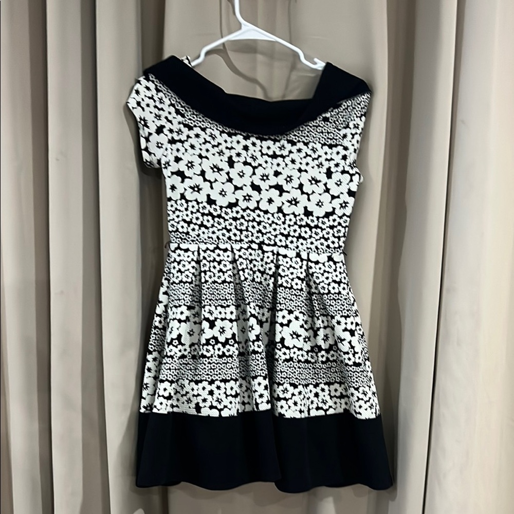 Stylish Black and White Kids Dress - Picture 4 of 4